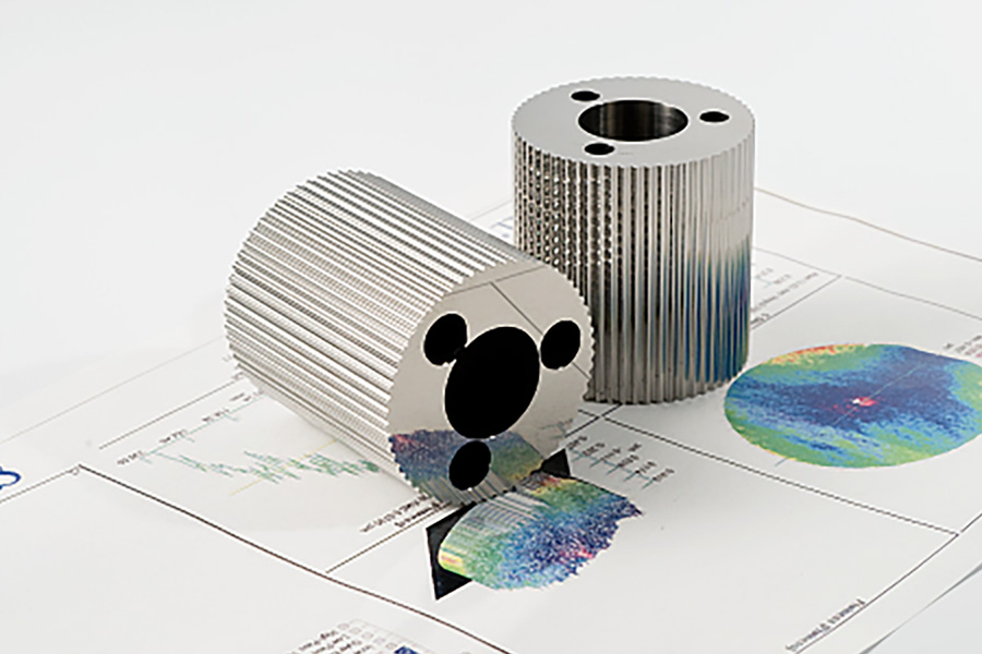 セレーションパンチの鏡面研削ワーク例