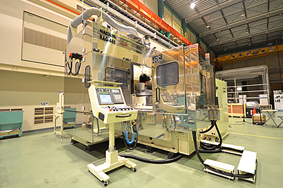 角研削盤 RAG-400の機械外観