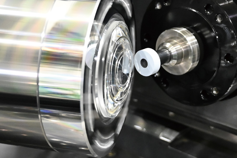 レンズ素材(BK7)の超精密研削加工