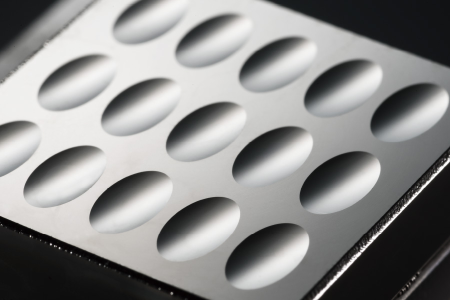 超精密レンズ金型の切削加工（無電解Ni-P）