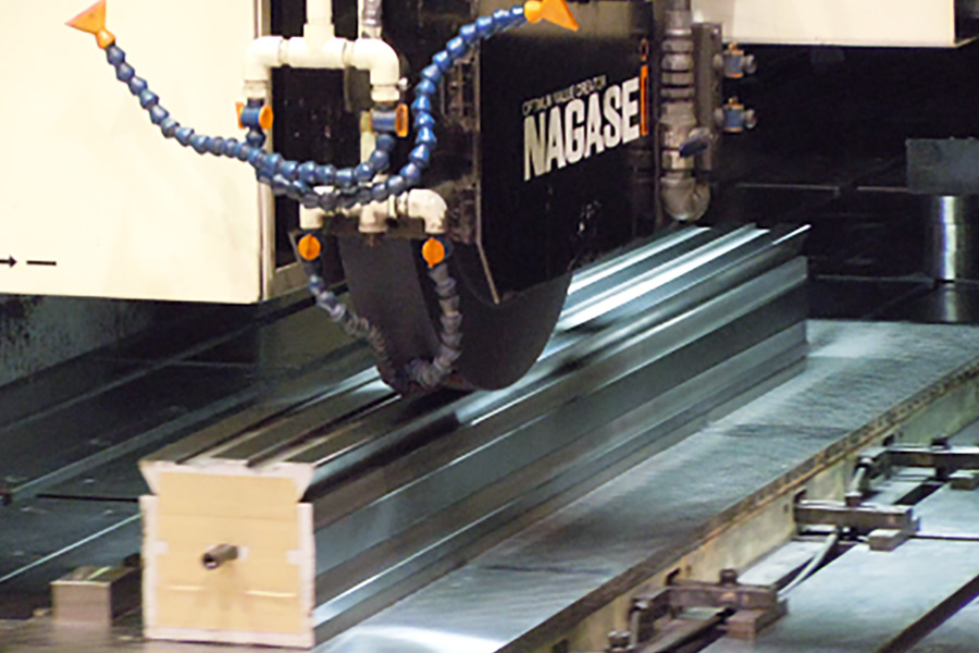 ベッド研削（大型機械部品の形状創成加工）