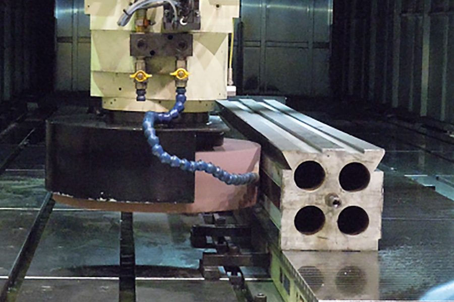 ③ヨーイング研削加工（中凸形状／上下・前後軸の同期制御加工）