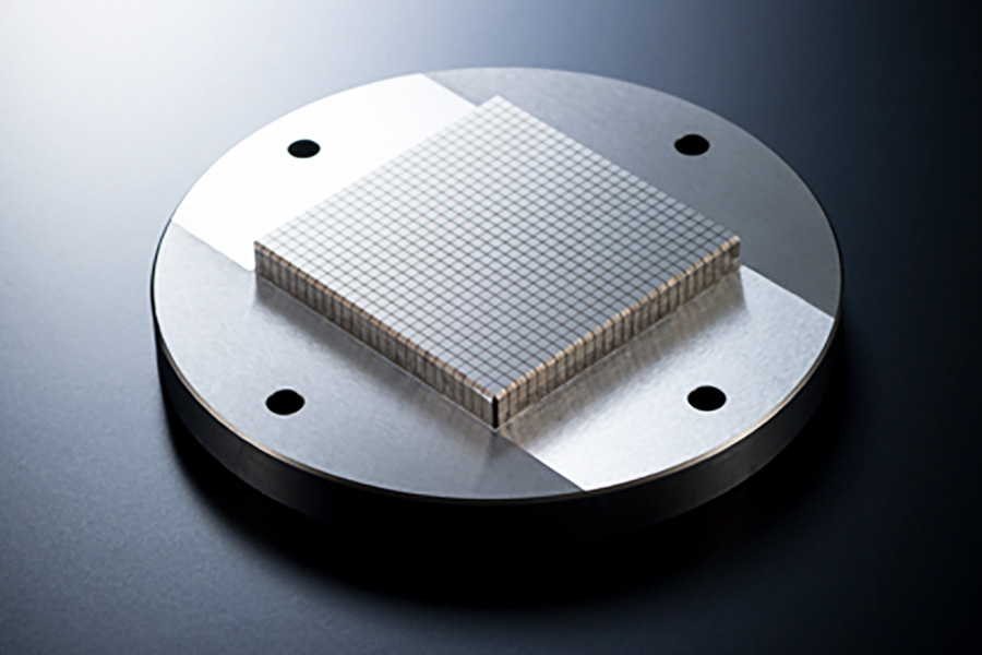 HPM38の高能率溝入れ加工（±2μm）